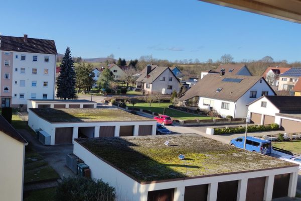Bellissimo appartamento di 2,5 locali al 3° piano con cucina componibile, balcone e garage