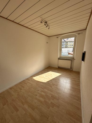Geräumige 5-Zimmer-Wohnung in Toplage - einziehen und wohlfühlen – Zimmer 1