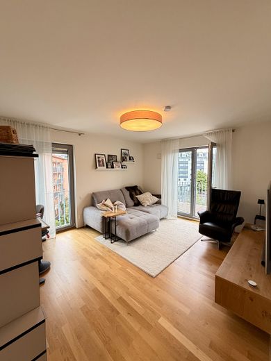 Exclusive 4-room apartment with designer kitchen and underground parking space – living at the highest level – Foto 2