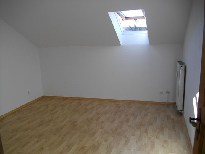 Schöne 3,5-Zimmer Wohnung mit Balkon in Königsdorf-Osterhofen – Schlafzimmer 1