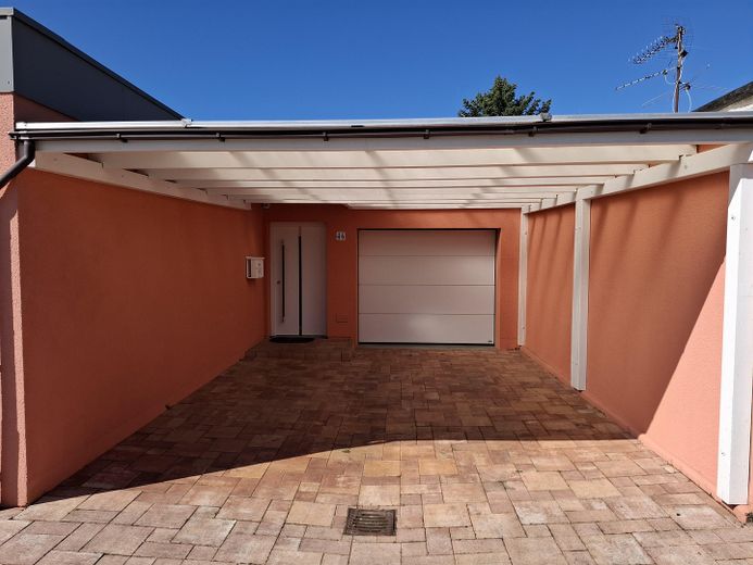 Carport mit Eingangsbereich