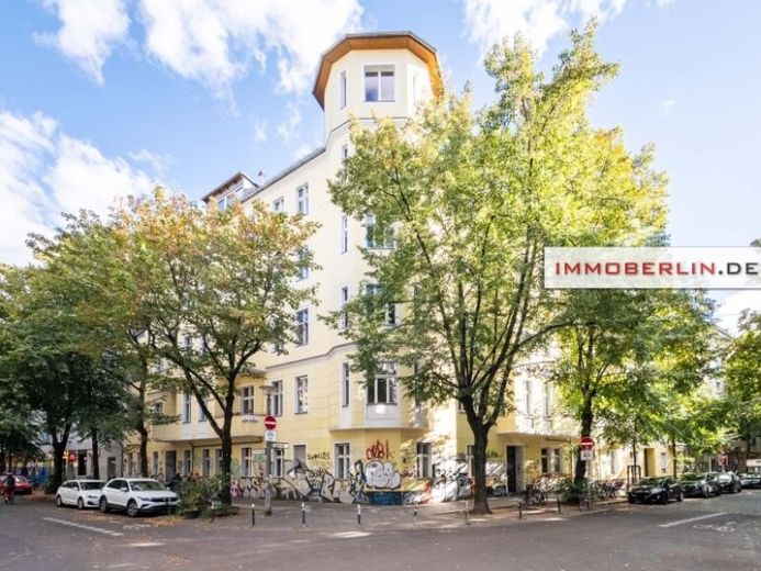 IMMOBERLIN.DE - Charmante Stuck-Altbauwohnung mit Westloggia – Foto 1