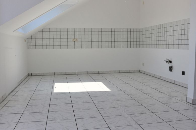 Hitzewelle? Etagenwohnung in kleiner Wohneinheit mit Klimaanlage – Küche nicht möbliert