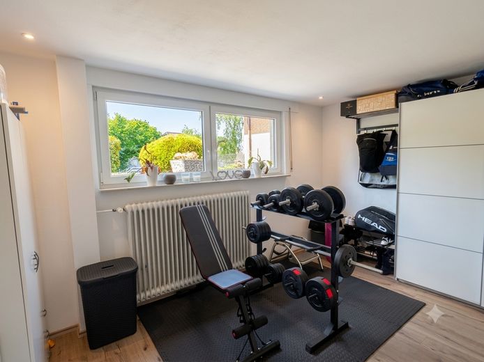 Przestronny dom jednorodzinny z pięknym ogrodem – Fitnessraum