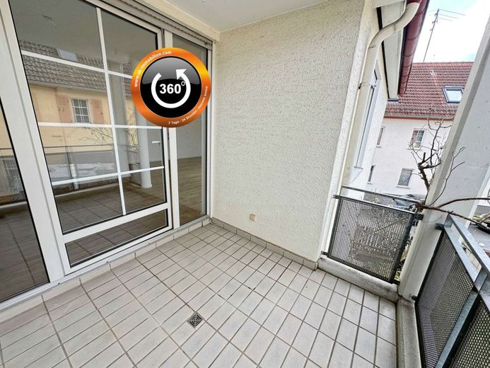Hell. Großzügig. Sofort einziehen. 2,5-Zi mit geschütztem Balkon – Balkon