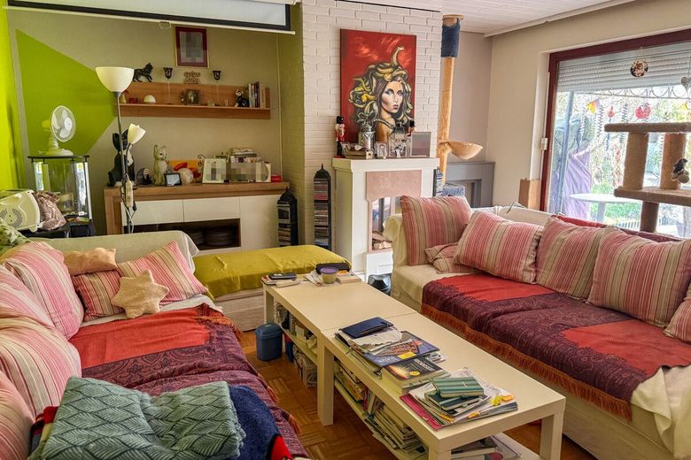Wohnen auf einer Ebene - Bungalow mit 3 Zimmern, Carport sowie Garage und großen Garten in Garlstedt – Wohnzimmer