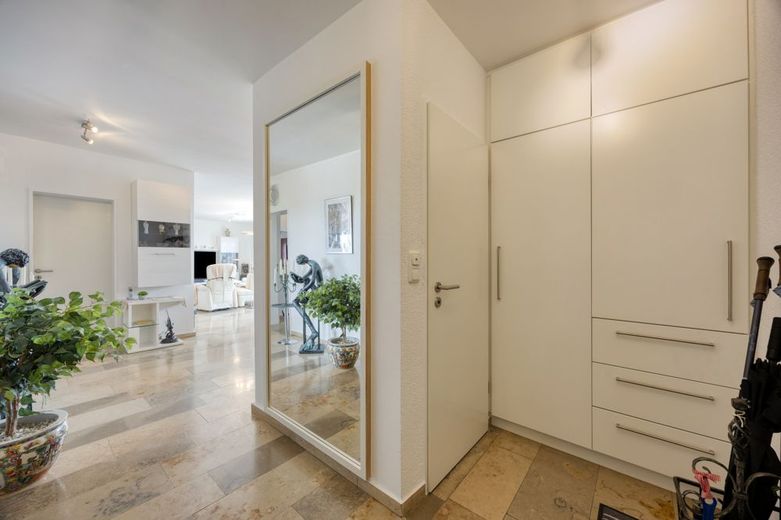 *** Gehobene Etagenwohnung in Ruhiger Umgebung der Stadt Langenfeld *** – Flur