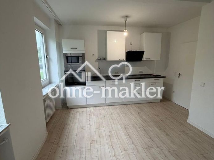 Sunny Ground-Floor Apartment with 2 Balconies – Photo 2