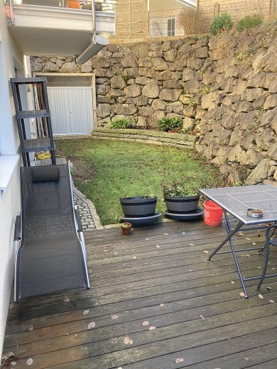 Südl. Terrasse mit Garten