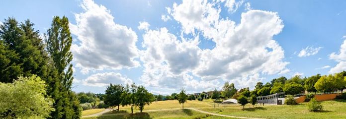 Freistehendes Einfamilienhaus mit Panoramablick und attraktivem Förderpotenzial