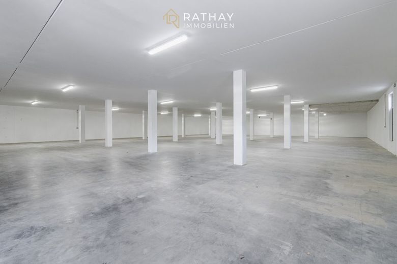 Surface de stockage attrayante de 400qm à louer à Schierling – Halle