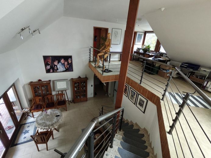 One Roof – Two Self-Contained Houses – Blick von der Galerie Haus 1