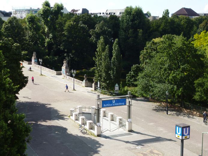 helles, ruhiges Apartment direkt am Volkspark Schöneberg und U-Bahn – Blick vom Balkon