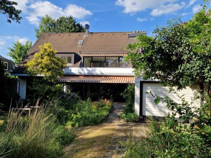 Dimora familiare da ristrutturare con terreno simile a parco – Foto 1