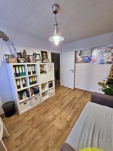 DA PRIVATO!! Casa a schiera centrale adatta alle famiglie con giardino e 2 posti auto ad Ahrensburg – Arbeitszimmer