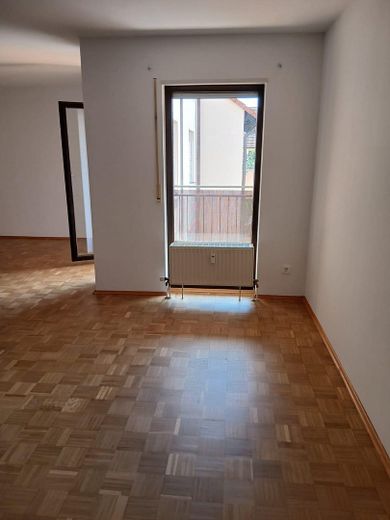Beautiful quiet apartment directly near the lake and nature reserve – Wohnzimmer 