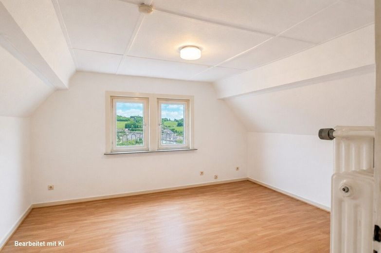 Ihr Deal: 3 Häuschen, 3 Garagen, bis zu 5 WE, davon nur 2 vermietet. HEIZUNG IST NEU! – WE2 Schlafen
