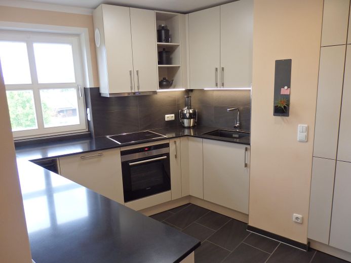 Familienfreundliche 4 Zimmer Wohnung in München Trudering – elegante u. moderne Küche 