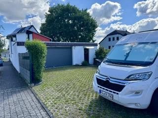 Koblenz Einfamilienhaus in guter Lage – Garagen mit Stellplätzen