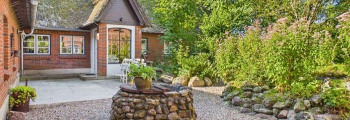 Dream property with a large yoga room and outbuildings