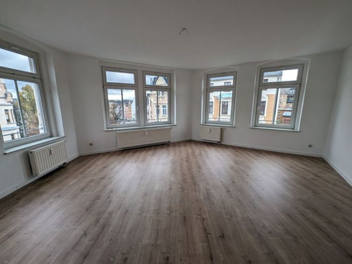 ++ Traumhafte 2,5 Zimmer Wohnung neu renoviert mit Homeofficezimmer und großem Wohnzimmer ++ – Foto 1