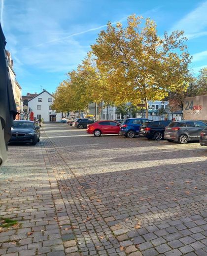 420 m² Fläche ideal für Barbershop o.ä. – Stadtplatzlage/B8