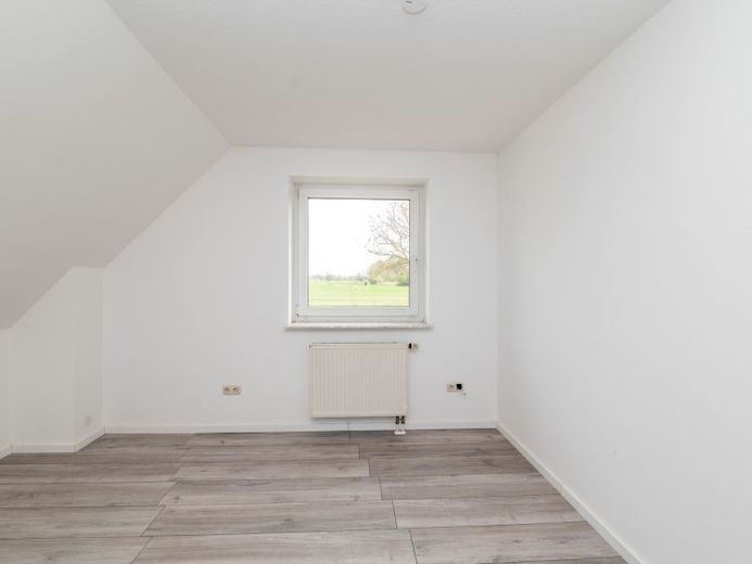 Wohnen mit Wohlfühlfaktor: Familienfreundliche Doppelhaushälfte mit Garten und Kamin – Foto 1