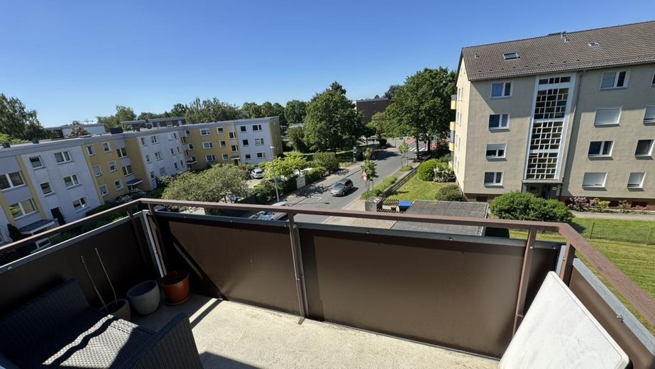 Einfach einziehen: Top-Sanierte Eigentumswohnung in Alt-Vinnhorst – Balkon