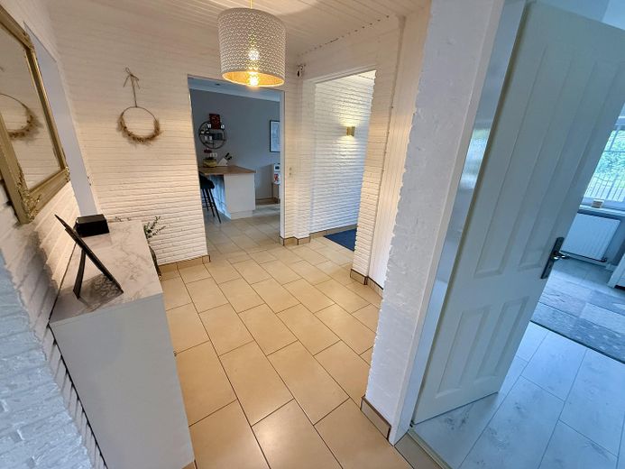 Flur. Rechts Kinderzimmer
