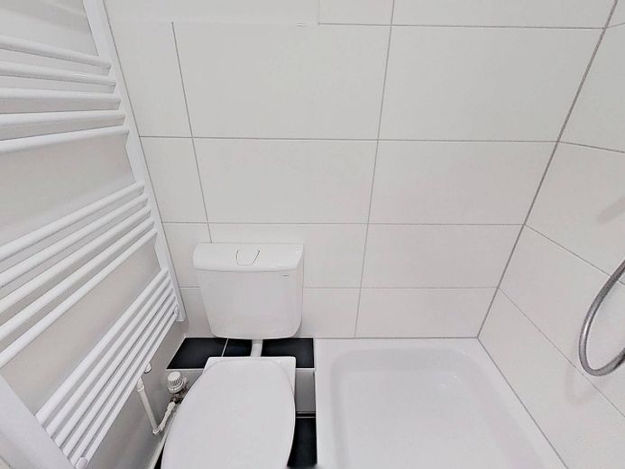 Herbstferien für Ihre Geldbörse - Wir erlassen Ihre erste Kaltmiete: Gut geschnittenes Single-Apartment mit BALKON – Ansicht II: Bad