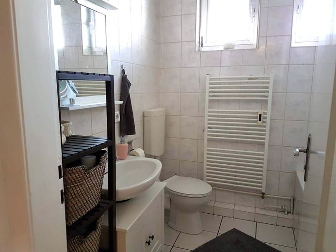 Helle 3-Zimmer-Wohnung mit Einbauküche in beliebter Wohnlage – Bad