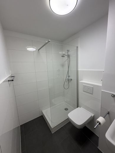 Renovierte 2 Zimmer Wohnung mit neuer Einbauküche inkl. ab August – Foto 2