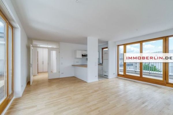 IMMOBERLIN.DE - Lichtdurchflutete Wohnung mit ruhigen Terrassen in zentraler Lage