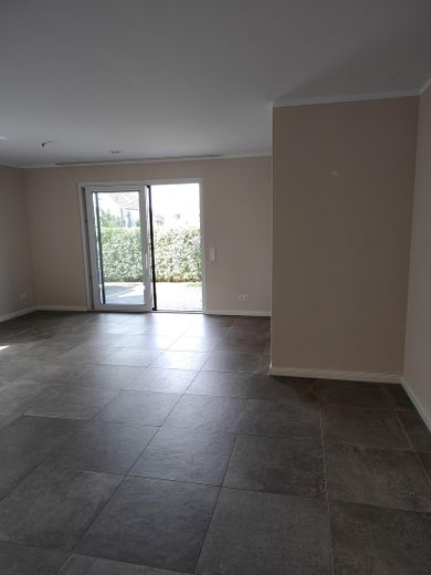 Luxuriöse 3-Zimmer-EG-Wohnung mit Terrasse, behindertengerecht, in WF – Foto 4