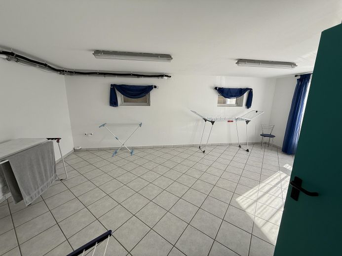 Helle 3-Zimmer-Erdgeschosswohnung mit Terrasse – Gemeinschaftsraum