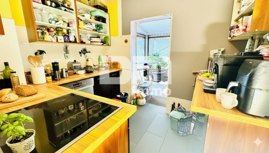 Umfangreich saniertes EFH inkl. PV-Anlage, Terrasse, Wintergarten und Garage – EG / OG Küche / Zugang Wintergarten