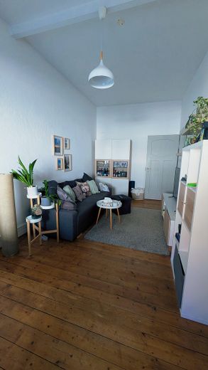 KA-West  2 ZKB , ohne Provision, frei 1.9.26 – schöne Holz Böden 