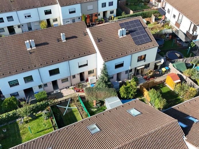 Charmantes Reihenmittelhaus mit Garten, Balkon, Garage und Keller in Großkugel – Foto 1