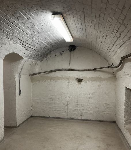 Lichtdurchflutete & klimatisierte DG-Wohnung in Stuttgart West – Kellerabteil