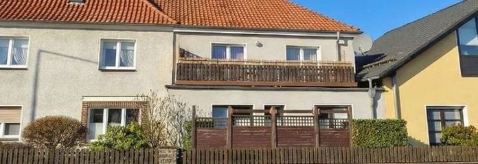 Uetze - 4-Familienhaus + Haushälfte + 3 Garagen - gepflegte Anlageimmobilie