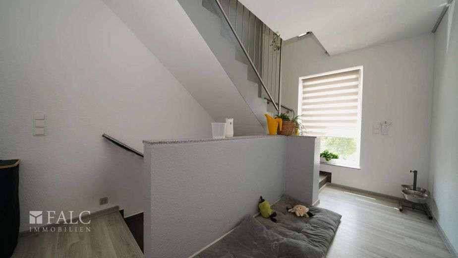 "Wohnen mit Weitblick: Einfamilienhaus mit großem Garten in traumhafter Lage" - FALC Immobilien HN – Hier macht Treppensteigen Spaß