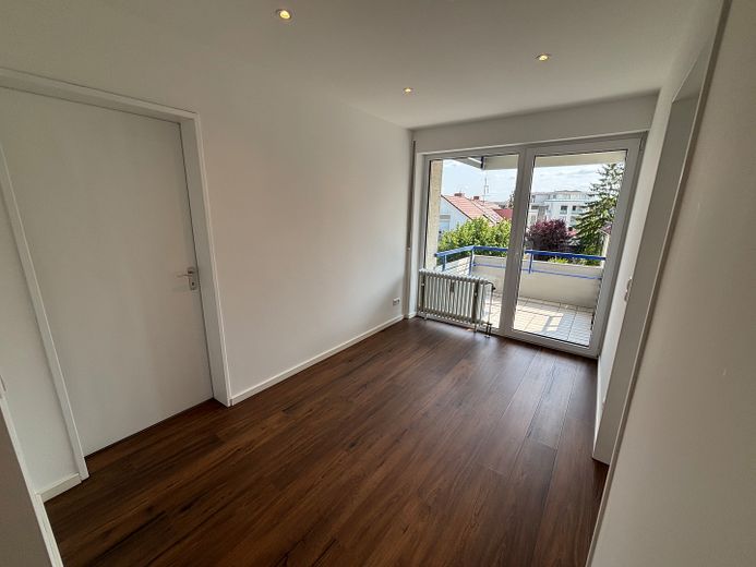 Sanierte ruhige Wohnung im Herzen von Korntal mit Garage, Balkonkraftwerk, Wallbox, 2 Sonnenbalkone – Essbereich