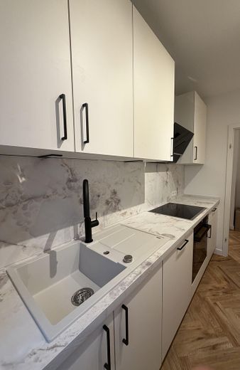 Appartamento di proprietà recentemente ristrutturato in vendita a HOM Schwarzenbach – Foto 2