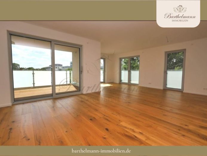 Exklusiver Neubau: 4 Zimmer, 2 Balkone, 2 Bäder, Fahrstuhl & Tiefgarage Provisionsfrei für Käufer ! – Photo 1