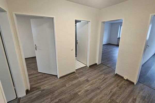 Lichtdurchflutete, frisch modernisierte 3-Zimmer-Wohnung in Stolberg-Büsbach