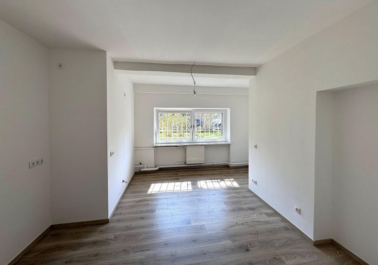 Sanierter Erstbezug- sehr helle 2-Zimmerwohnung, auch als Gewerbe nutzbar – Küche