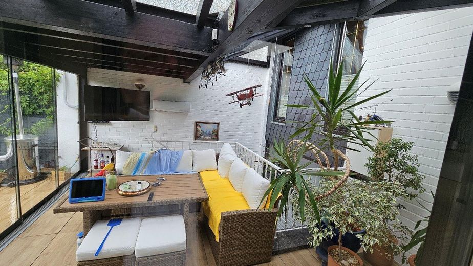 Modernisiertes Maisonette-Reihenhaus mit PV-Anlage, Marmorbad & Sommergarten – Sommergarten 