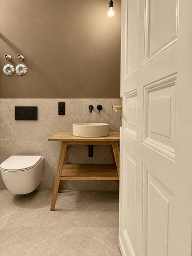 Kernsaniertes 47qm Altbauapartment mit Balkon an der Grenze Prenzlauer Berg/Pankow – Wohlfühlbad