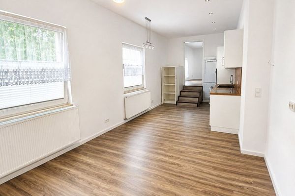 Zentrale Lage trifft modernen Komfort - Newertige 70 m², 2 ZKB, incl. EBK und Stellplatz