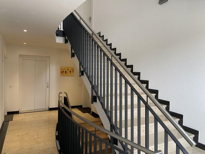 Premium condominium in a prime location in Baden-Baden – 4 rooms | 134.85 m² | immediately available – Treppenhaus